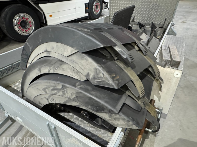 Volvo skjermsett til 4-akslet med trippel boggi - Truck: picture 4 Volvo skjermsett til 4-akslet med trippel boggi - Truck: picture 4