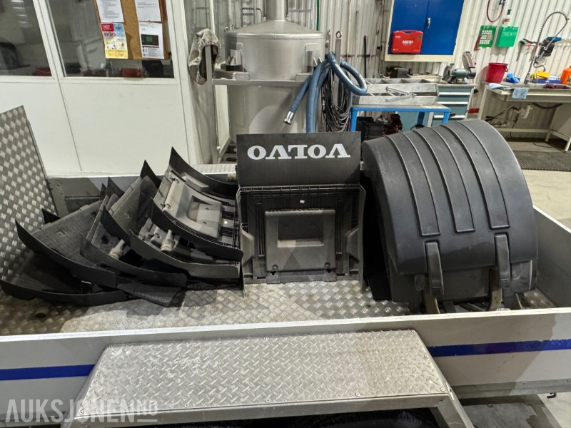 Volvo skjermsett til 4-akslet med trippel boggi - Truck: picture 1 Volvo skjermsett til 4-akslet med trippel boggi - Truck: picture 1