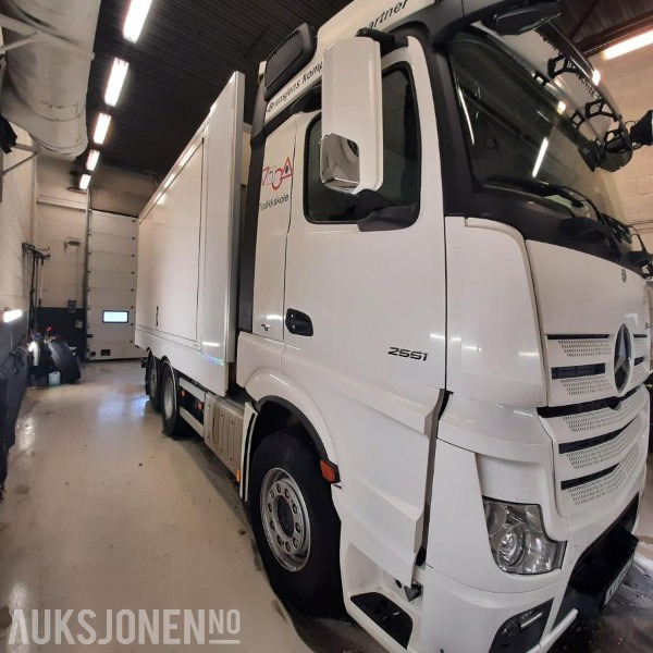 2015 Mercedes-Benz Actros 2551 Trekkvogn Lav KM Velutstyrt Skolebil - Utility/ Special vehicle: picture 3 2015 Mercedes-Benz Actros 2551 Trekkvogn Lav KM Velutstyrt Skolebil - Utility/ Special vehicle: picture 3