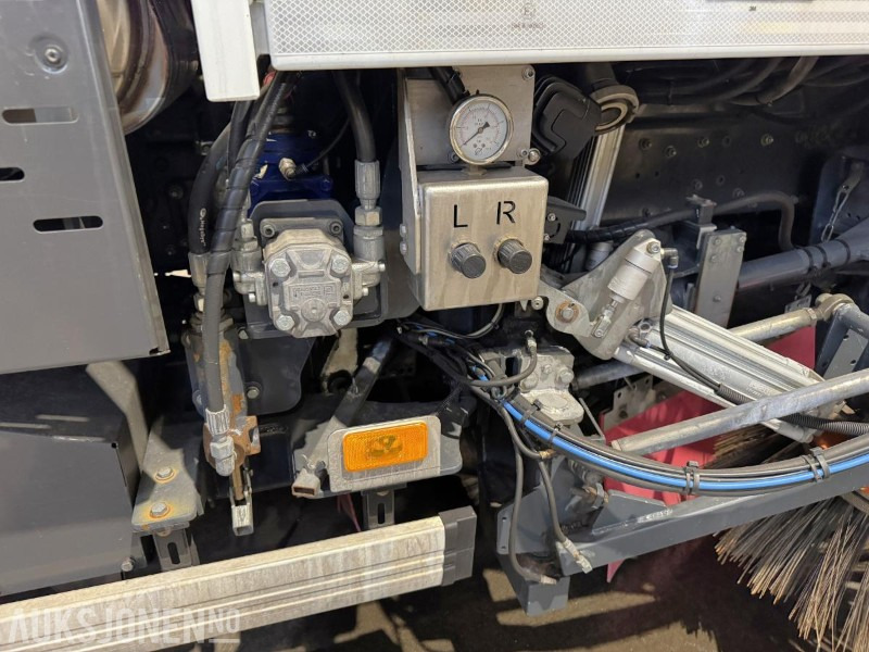 Utility/ Special vehicle 2018 Volvo FL 280 Val'Air 2-akslet feiebil / feiemaskin 150 bar, 1800 liter tank, 25 000 m³/h turbin: picture 17 Utility/ Special vehicle 2018 Volvo FL 280 Val'Air 2-akslet feiebil / feiemaskin 150 bar, 1800 liter tank, 25 000 m³/h turbin: picture 17