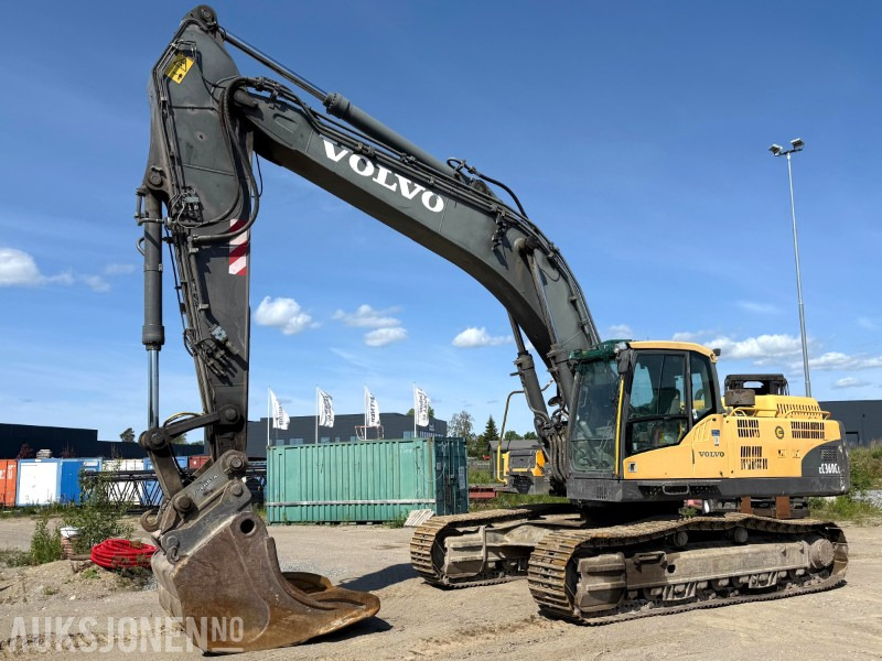 Volvo EC360CL Gravemaskin med Gjerstad graveskuffe, smalskuffe, graveskuff med tenner, Gått lite, opplegg for hammer - Excavator: picture 1 Volvo EC360CL Gravemaskin med Gjerstad graveskuffe, smalskuffe, graveskuff med tenner, Gått lite, opplegg for hammer - Excavator: picture 1