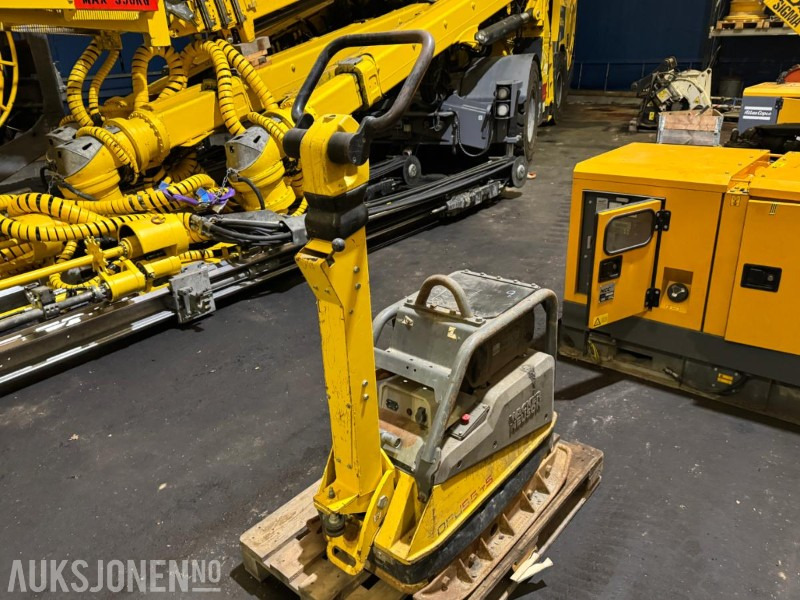 Wacker Neuson DPU 5545 vibroplate - Roller: picture 1 Wacker Neuson DPU 5545 vibroplate - Roller: picture 1