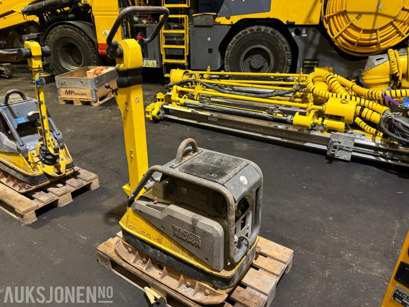 Wacker Neuson DPU 5545 vibroplate - Roller: picture 3 Wacker Neuson DPU 5545 vibroplate - Roller: picture 3