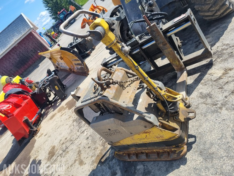 Wacker Neuson DPU 65/55 vibroplate - Roller: picture 5 Wacker Neuson DPU 65/55 vibroplate - Roller: picture 5