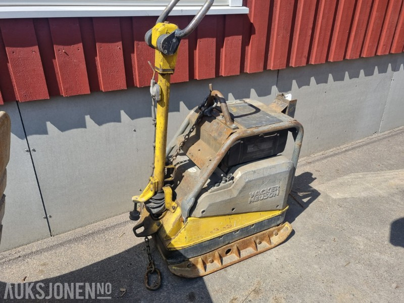 Wacker Neuson DPU 65/55 vibroplate - Roller: picture 1 Wacker Neuson DPU 65/55 vibroplate - Roller: picture 1