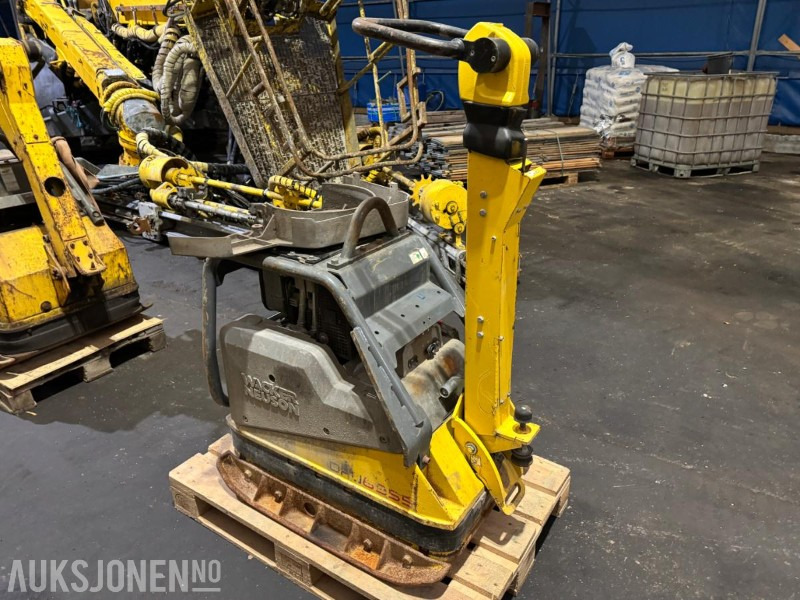 Wacker Neuson DPU 6555 vibroplate - Roller: picture 1 Wacker Neuson DPU 6555 vibroplate - Roller: picture 1