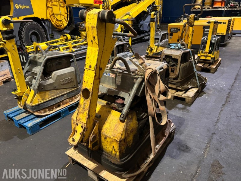 Wacker Neuson stor vibroplate - Roller: picture 1 Wacker Neuson stor vibroplate - Roller: picture 1