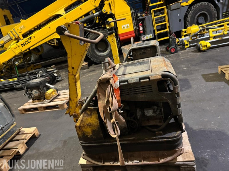Wacker Neuson stor vibroplate - Roller: picture 2 Wacker Neuson stor vibroplate - Roller: picture 2