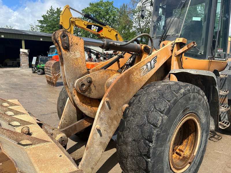 Wheel loader Case 621 F: picture 13