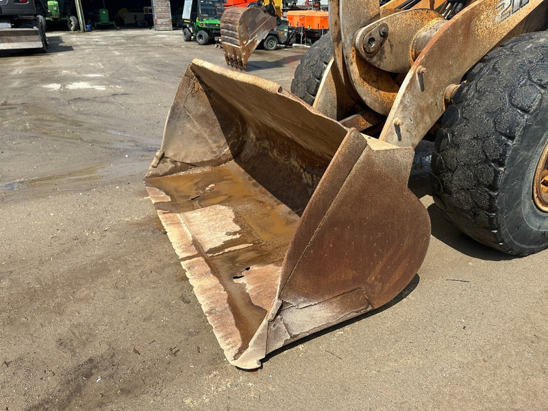 Wheel loader Case 621 F: picture 14