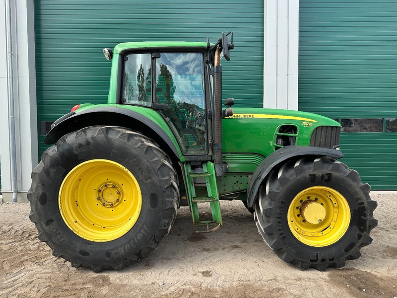 John Deere 7530 - Farm tractor: picture 4 John Deere 7530 - Farm tractor: picture 4