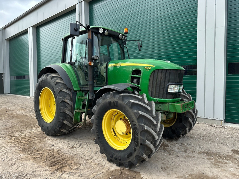 John Deere 7530 - Farm tractor: picture 2 John Deere 7530 - Farm tractor: picture 2