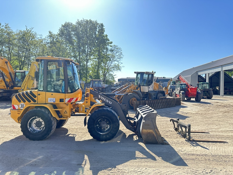 Volvo L 35 B - Z / S German machine - Bucket & Forks - Wheel loader: picture 4 Volvo L 35 B - Z / S German machine - Bucket & Forks - Wheel loader: picture 4