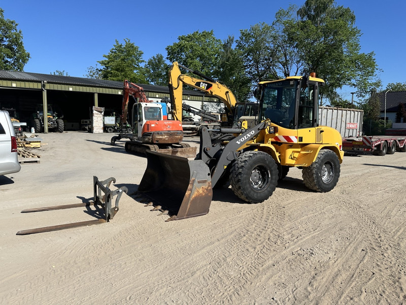 Volvo L 35 B - Z / S German machine - Bucket & Forks - Wheel loader: picture 1 Volvo L 35 B - Z / S German machine - Bucket & Forks - Wheel loader: picture 1