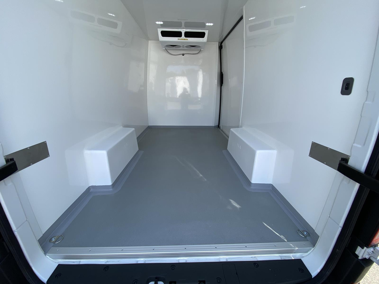 MAN TGE 3.140 L3H3 140PS RS3640mm/ FRISCHDIENST BIS 0 + KONVEKTA UNDERMODE - Refrigerated van: picture 5 MAN TGE 3.140 L3H3 140PS RS3640mm/ FRISCHDIENST BIS 0 + KONVEKTA UNDERMODE - Refrigerated van: picture 5