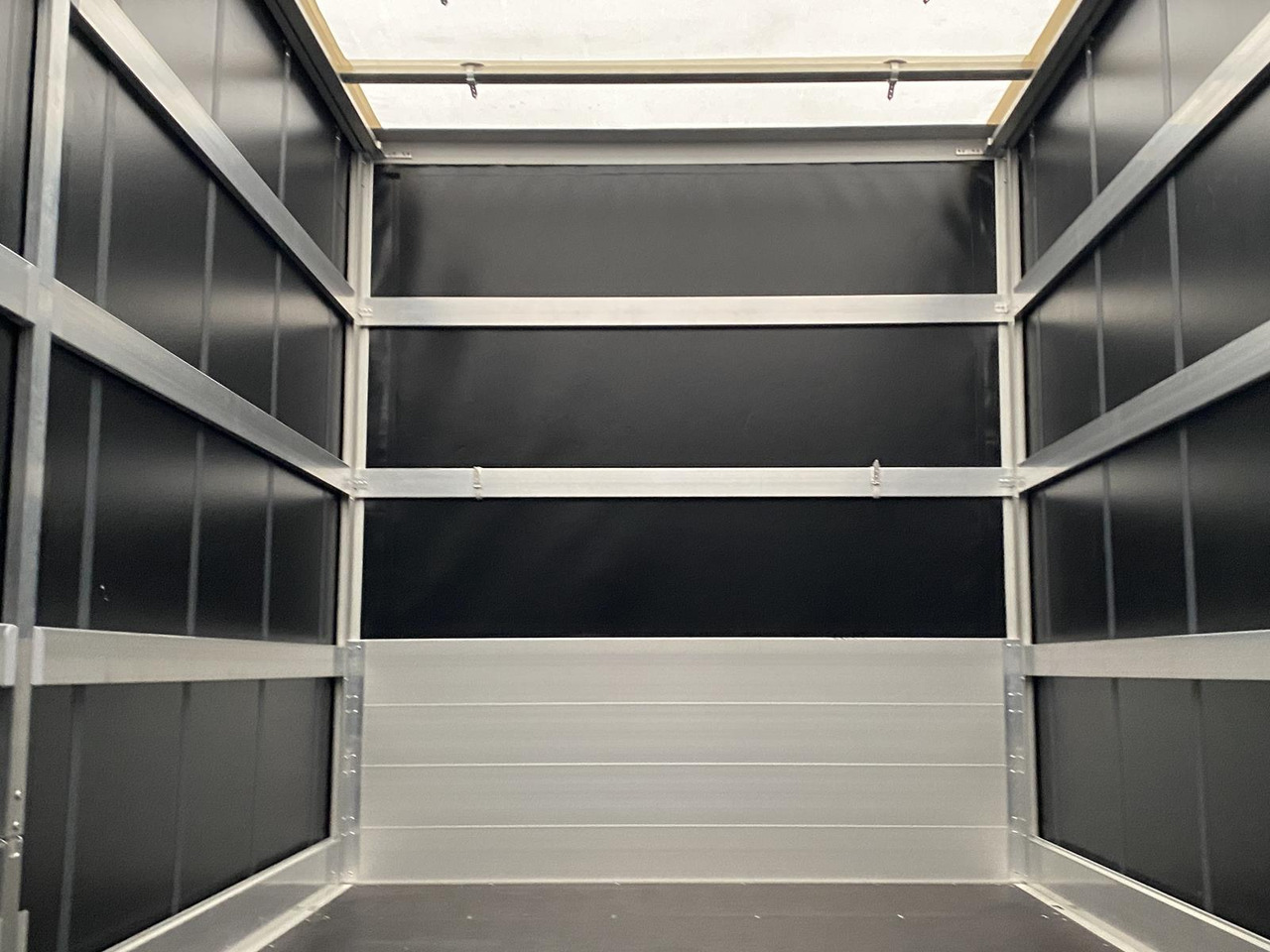 New Curtain side van MAN TGE 3.180 L4 2.0 TDI | PRITSCHE PLANE + SCHLAFKABINE: picture 19