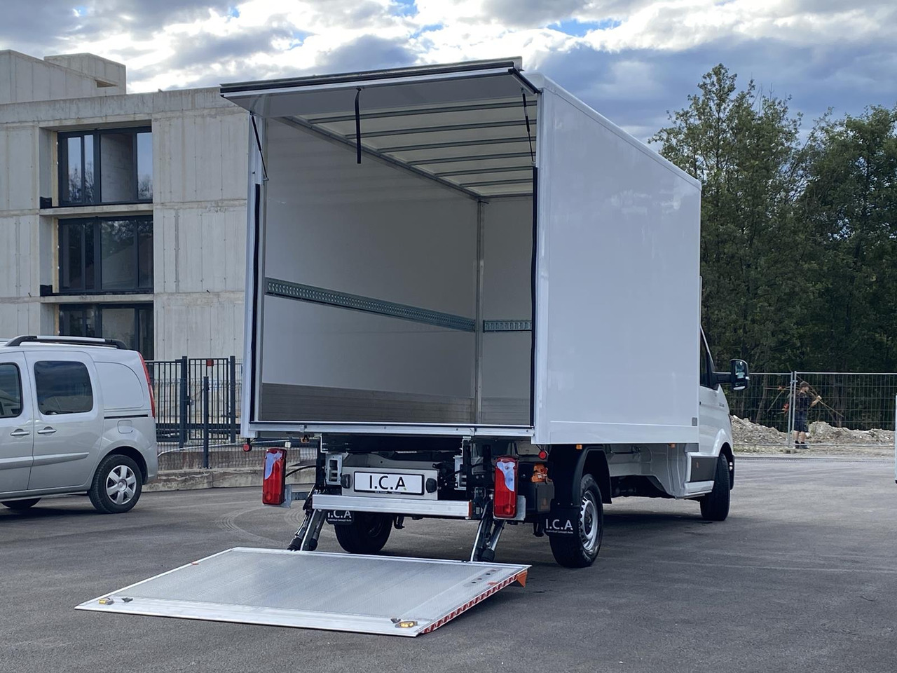 MAN TGE 3.180 RS4490 1+2, 180PS, 2.0L | ALU-BOX 4200mm + LADERAMPE - Box van: picture 1 MAN TGE 3.180 RS4490 1+2, 180PS, 2.0L | ALU-BOX 4200mm + LADERAMPE - Box van: picture 1