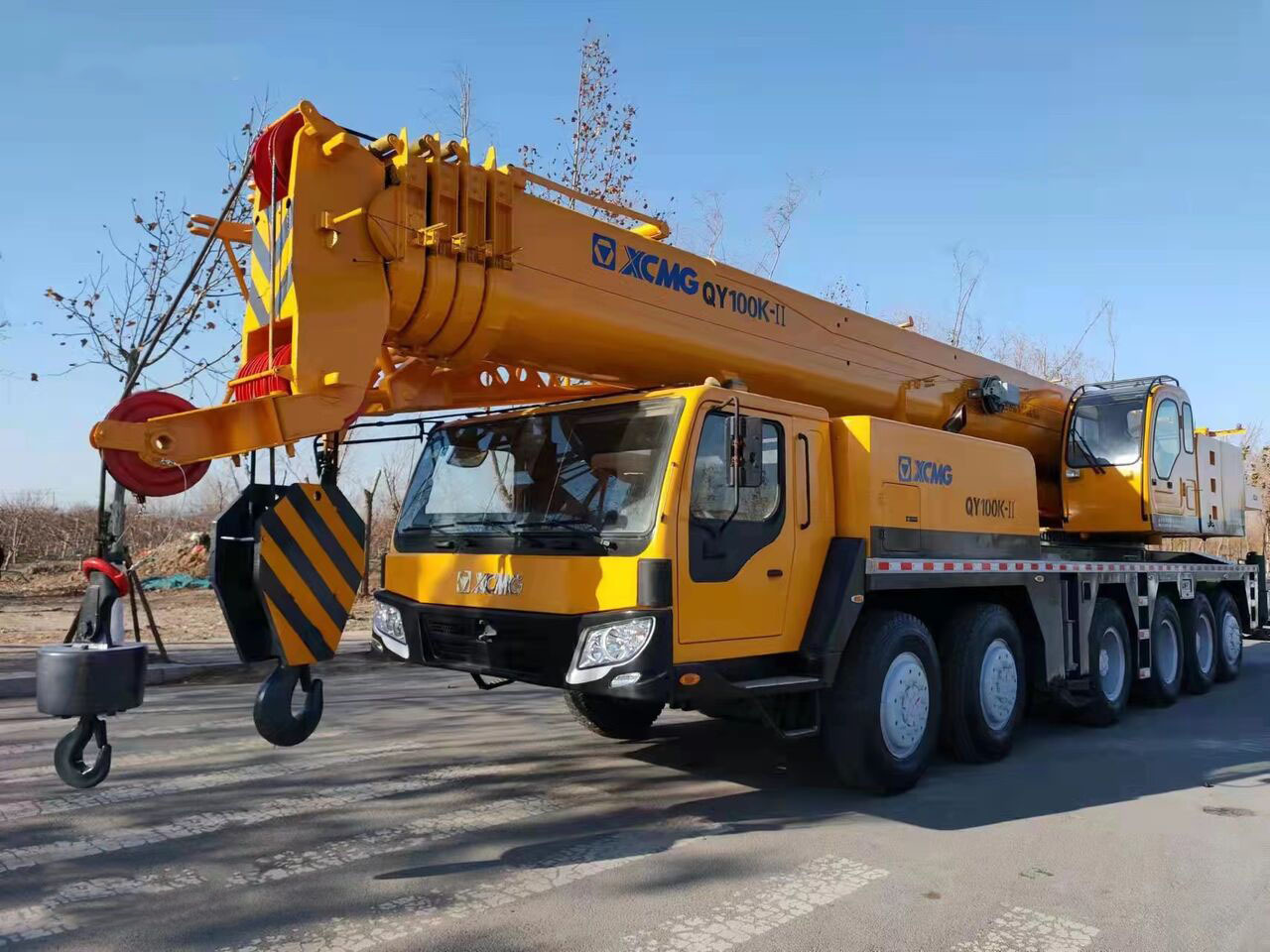 XCMG 100 Ton used truck crane QY100 with 68 meter telescopic boom on sale - Mobile crane: picture 1 XCMG 100 Ton used truck crane QY100 with 68 meter telescopic boom on sale - Mobile crane: picture 1