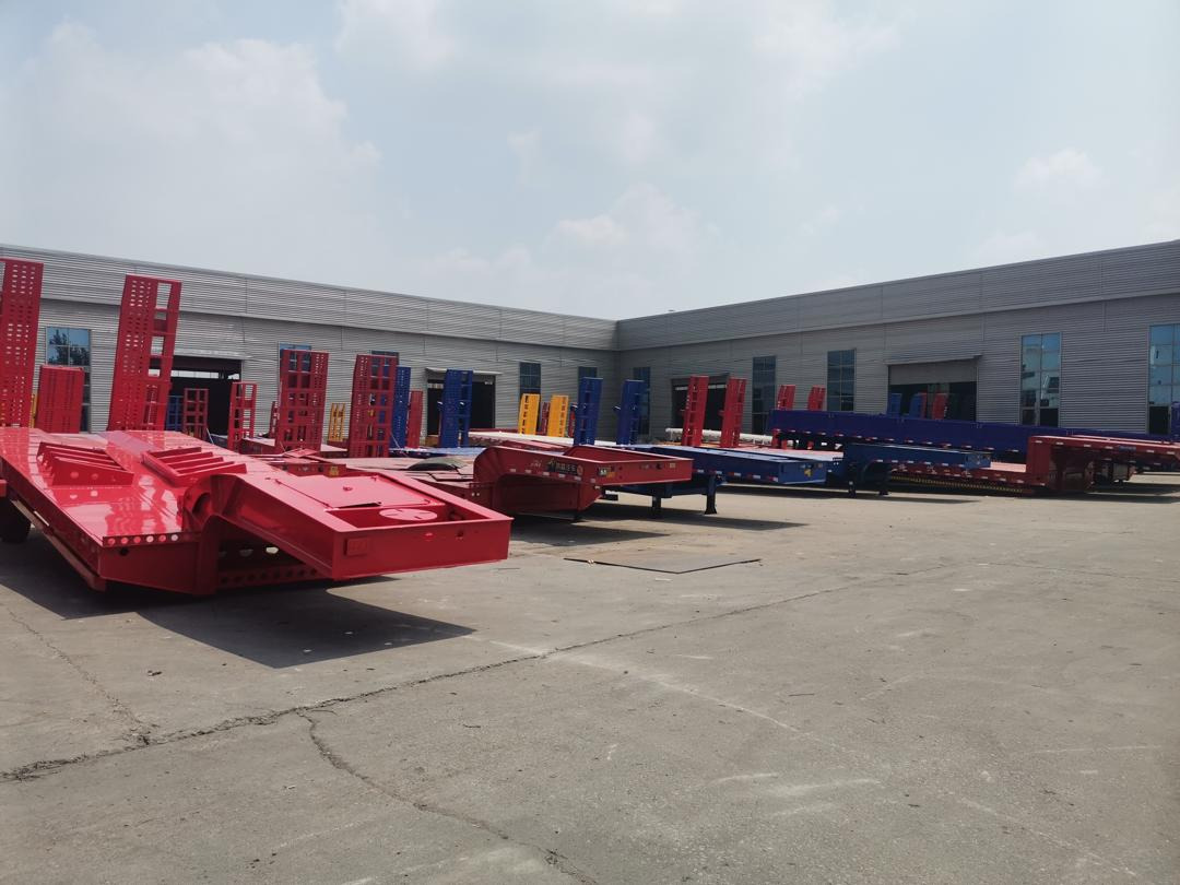 New Low loader semi-trailer ZHICHENG Semi Flat Bed Low Bed in New or Used with 3 Axles 4 Axles: picture 6