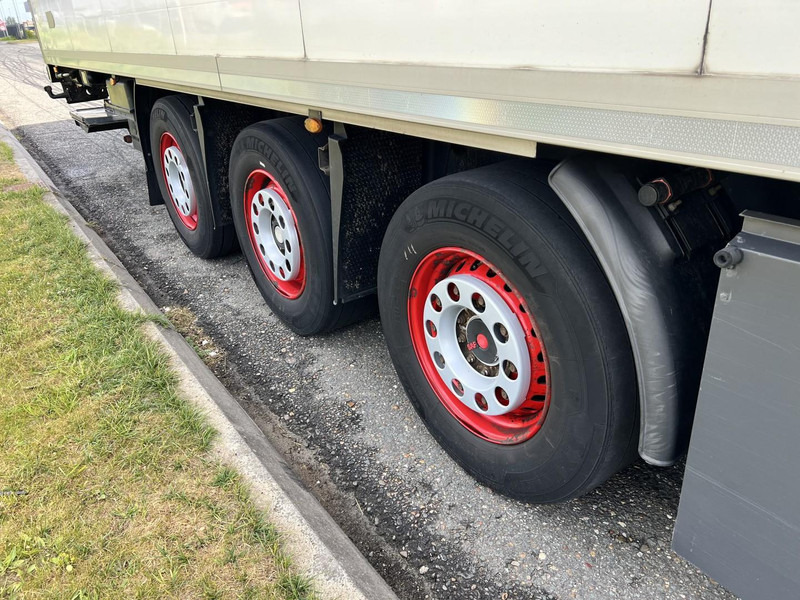 Kögel 3 - assige koeloplegger Carrier vector 1550 - Refrigerator semi-trailer: picture 5 Kögel 3 - assige koeloplegger Carrier vector 1550 - Refrigerator semi-trailer: picture 5