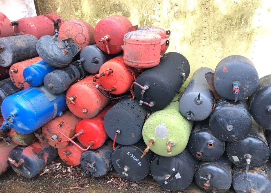 Butelii camion , cap tractor , semiremorca din dezmembrari DAF TGA - Brake parts for Truck: picture 3 Butelii camion , cap tractor , semiremorca din dezmembrari DAF TGA - Brake parts for Truck: picture 3