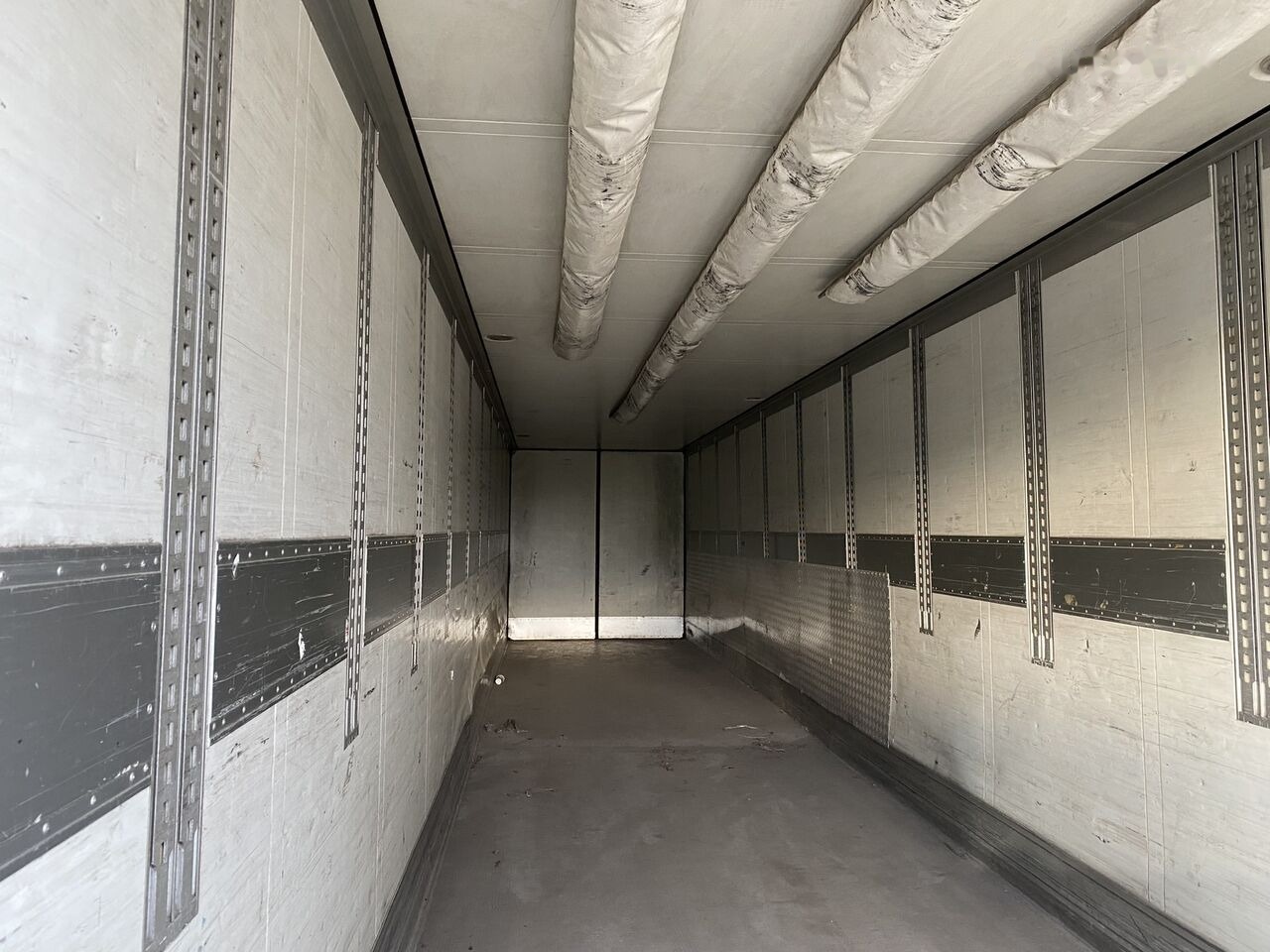Carrier SCHMITZ CONTAINERE 13 m lungime IZOTERME din DEZMEMBRARI DE VANZ - Refrigerator swap body: picture 4 Carrier SCHMITZ CONTAINERE 13 m lungime IZOTERME din DEZMEMBRARI DE VANZ - Refrigerator swap body: picture 4