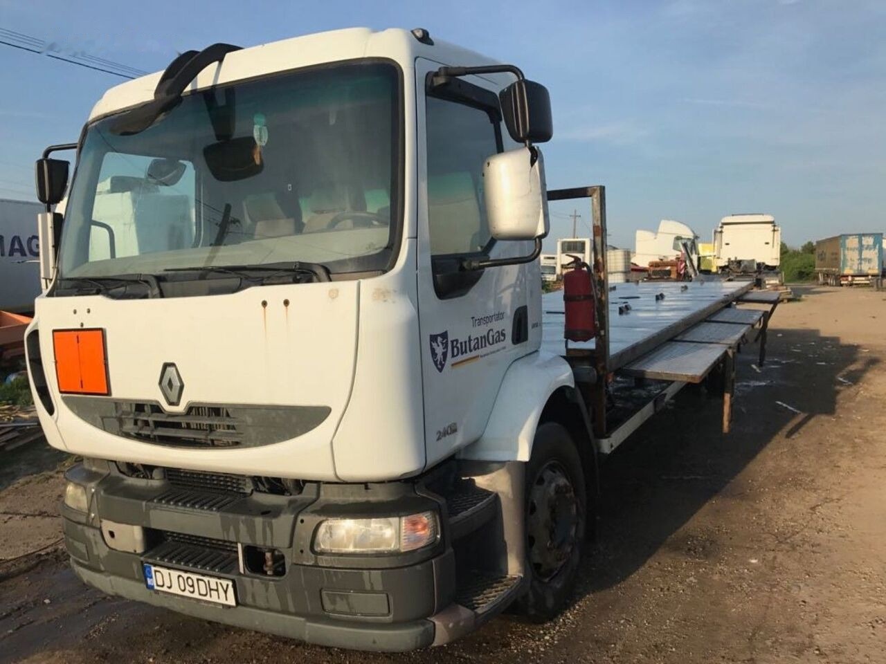Renault Midlum DXI Adr Transport Butelii - Dropside/ Flatbed truck: picture 1 Renault Midlum DXI Adr Transport Butelii - Dropside/ Flatbed truck: picture 1