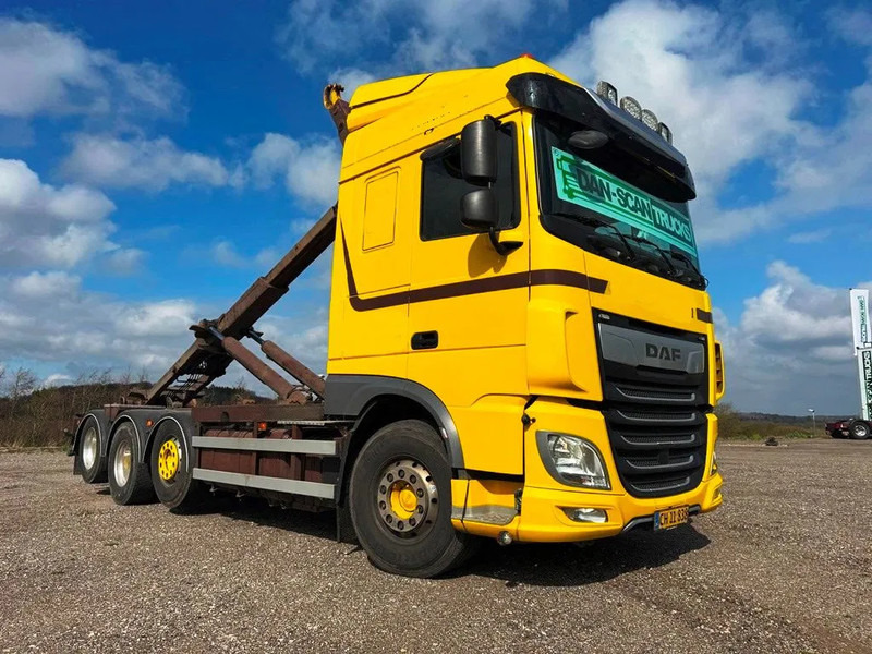 DAF XF 530 Hoglift with knæk arm. - Hook lift truck: picture 2 DAF XF 530 Hoglift with knæk arm. - Hook lift truck: picture 2