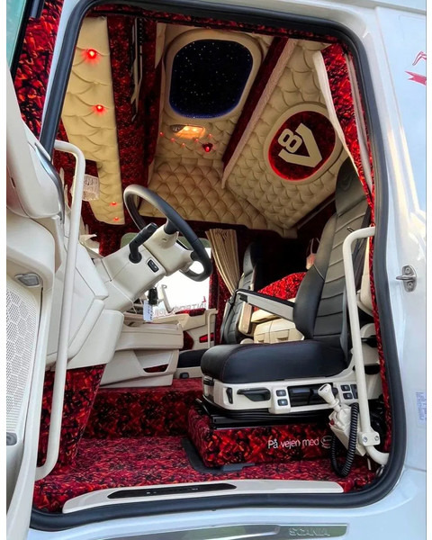 Scania R770 V8 NGS Special Interior. Only 110000 km. Air/ Air suspensiom. Hydr, system. - Tractor unit: picture 5 Scania R770 V8 NGS Special Interior. Only 110000 km. Air/ Air suspensiom. Hydr, system. - Tractor unit: picture 5