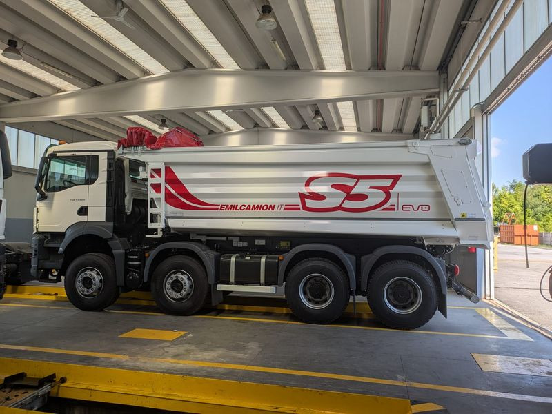 CAMION RIBALTABILE 4 ASSI 520 hp VASCA S5 NUOVO MAN TGS 41.520 8x4 BB CH - Tipper: picture 2 CAMION RIBALTABILE 4 ASSI 520 hp VASCA S5 NUOVO MAN TGS 41.520 8x4 BB CH - Tipper: picture 2