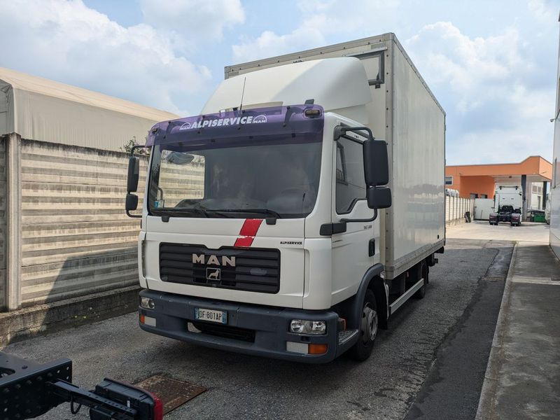 Camion cassone coibentato MAN MAN TGL 7.180 - Box truck: picture 1 Camion cassone coibentato MAN MAN TGL 7.180 - Box truck: picture 1