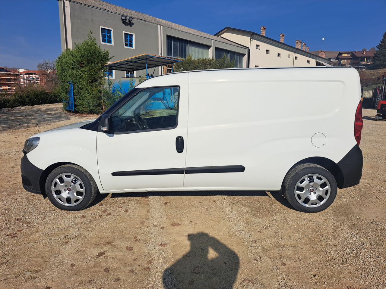 FIAT DOBLO' - Small van: picture 2 FIAT DOBLO' - Small van: picture 2