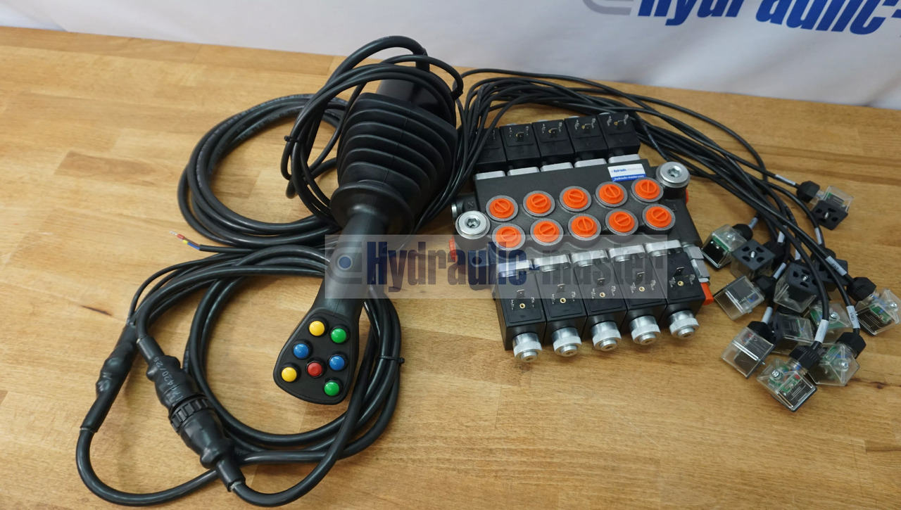 Joystick JCB with Monoblock Valve 5 functions MF, CASE, John Deere - Agricultural machinery: picture 4 Joystick JCB with Monoblock Valve 5 functions MF, CASE, John Deere - Agricultural machinery: picture 4