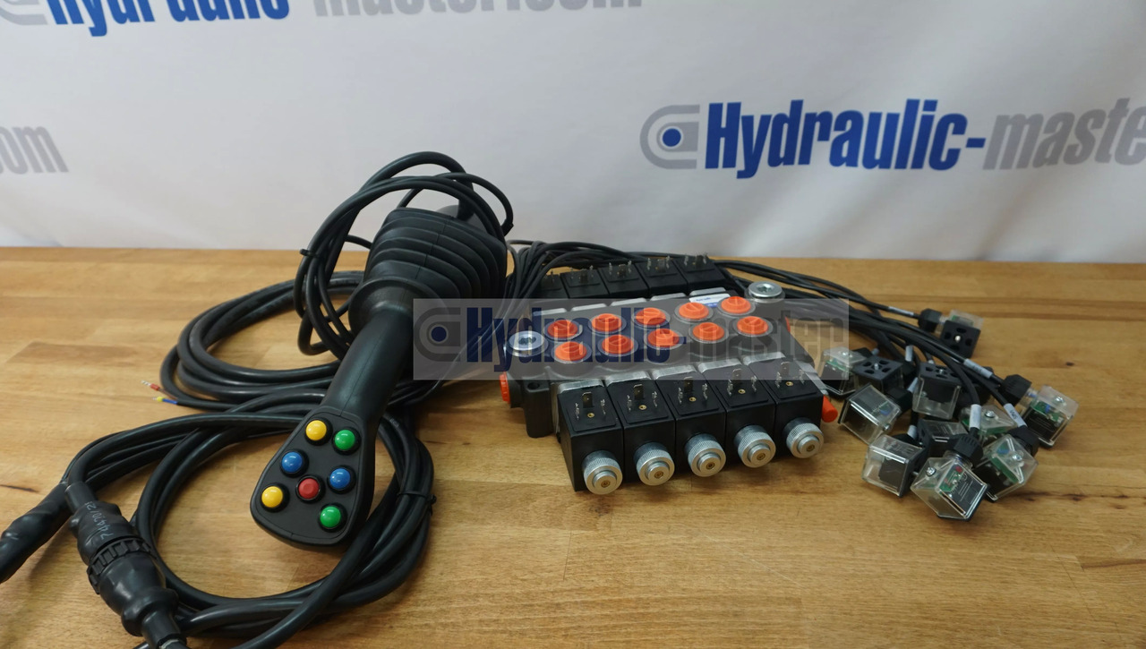 Joystick JCB with Monoblock Valve 5 functions MF, CASE, John Deere - Agricultural machinery: picture 5 Joystick JCB with Monoblock Valve 5 functions MF, CASE, John Deere - Agricultural machinery: picture 5