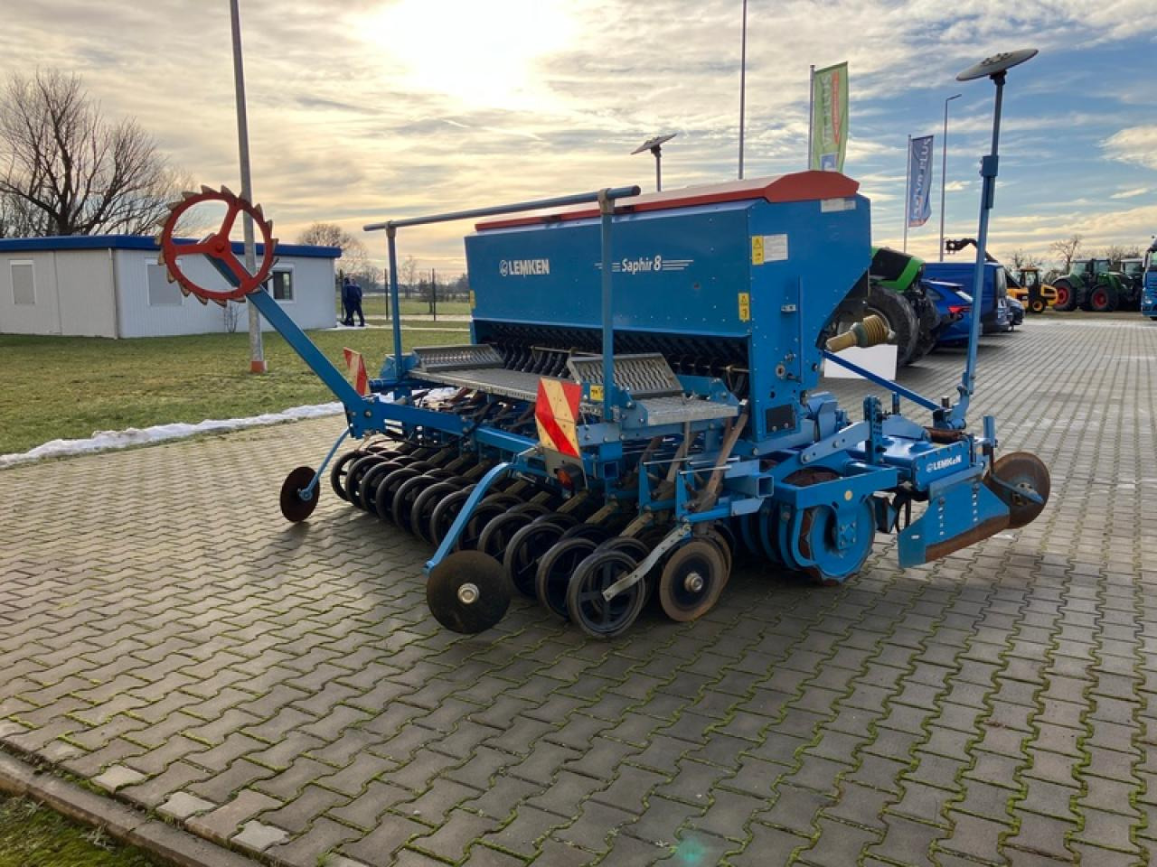 Lemken SAPHIR 8/300 + ZIRKON 10/300 - Combine seed drill: picture 3 Lemken SAPHIR 8/300 + ZIRKON 10/300 - Combine seed drill: picture 3