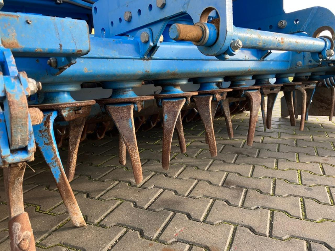 Lemken SAPHIR 8/300 + ZIRKON 10/300 - Combine seed drill: picture 5 Lemken SAPHIR 8/300 + ZIRKON 10/300 - Combine seed drill: picture 5