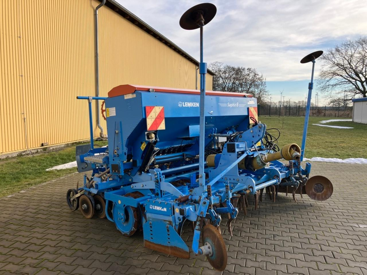 Lemken SAPHIR 8/300 + ZIRKON 10/300 - Combine seed drill: picture 4 Lemken SAPHIR 8/300 + ZIRKON 10/300 - Combine seed drill: picture 4