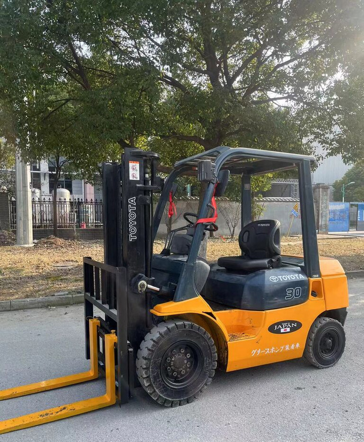 Toyota 7FD30 - Diesel forklift: picture 3 Toyota 7FD30 - Diesel forklift: picture 3