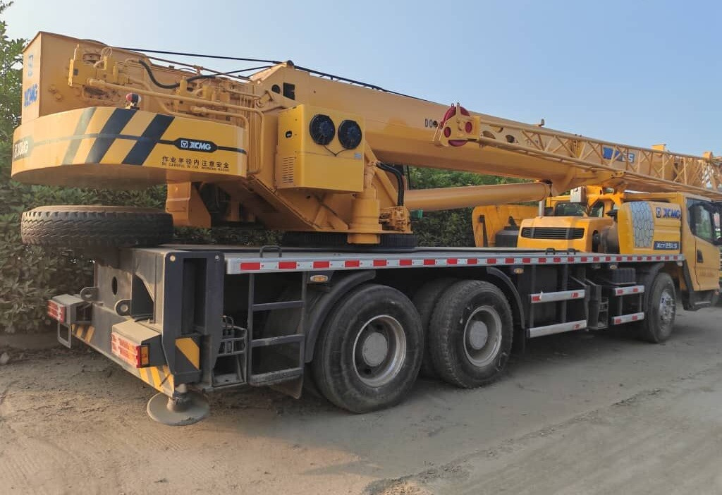 XCMG - Mobile crane: picture 1 XCMG - Mobile crane: picture 1