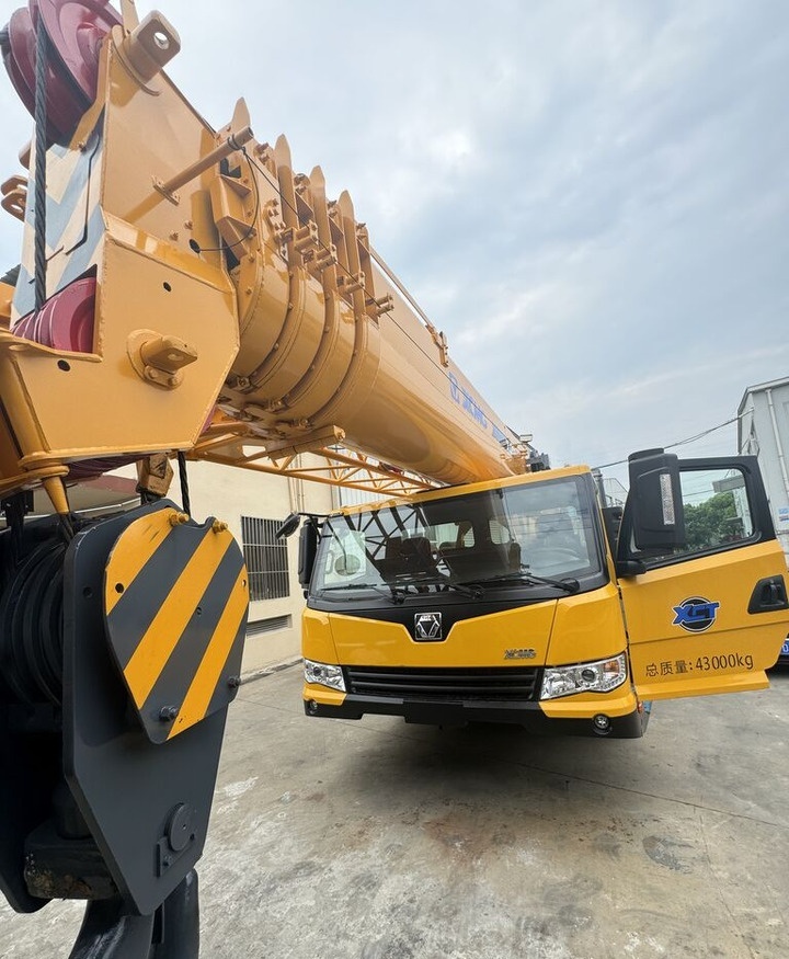 XCMG XCT70 25ton 50ton 70ton 130ton - Mobile crane: picture 2 XCMG XCT70 25ton 50ton 70ton 130ton - Mobile crane: picture 2