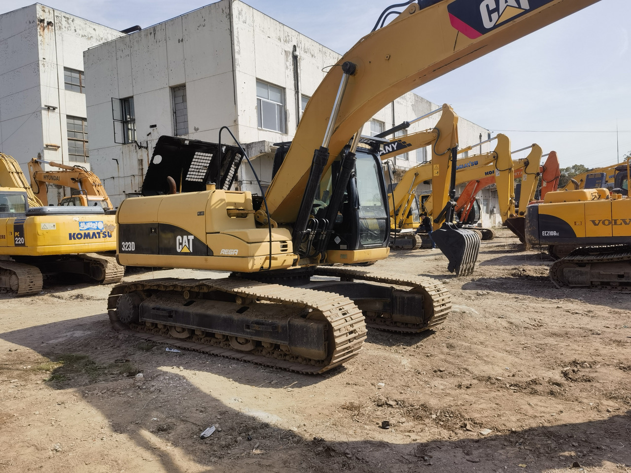 CATERPILLAR 323D - Crawler excavator: picture 2 CATERPILLAR 323D - Crawler excavator: picture 2