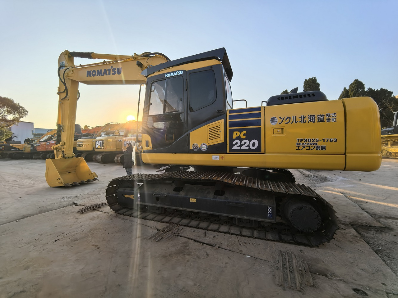 Komatsu PC220-7 - Crawler excavator: picture 4 Komatsu PC220-7 - Crawler excavator: picture 4
