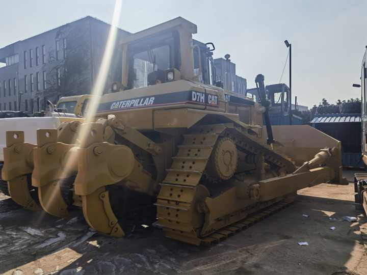 Original Japan made earth-moving bulldozer Caterpillar D7H dozer CAT heavy bulldozer D7 cheap dozer in China - Bulldozer: picture 2 Original Japan made earth-moving bulldozer Caterpillar D7H dozer CAT heavy bulldozer D7 cheap dozer in China - Bulldozer: picture 2