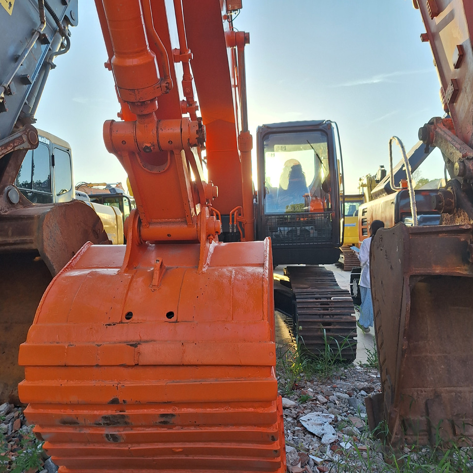 Second hand Hitachi ZX210 excavator - Excavator: picture 5 Second hand Hitachi ZX210 excavator - Excavator: picture 5