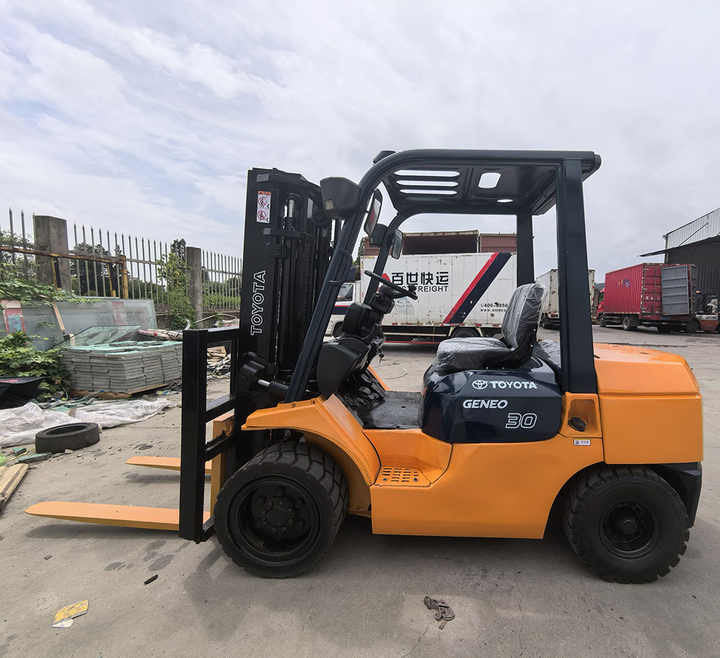 Original japanese second hand TOYOTA FD30 diesel forklift with good condition used Toyota FD30 forklift for sale in china - Diesel forklift: picture 2 Original japanese second hand TOYOTA FD30 diesel forklift with good condition used Toyota FD30 forklift for sale in china - Diesel forklift: picture 2