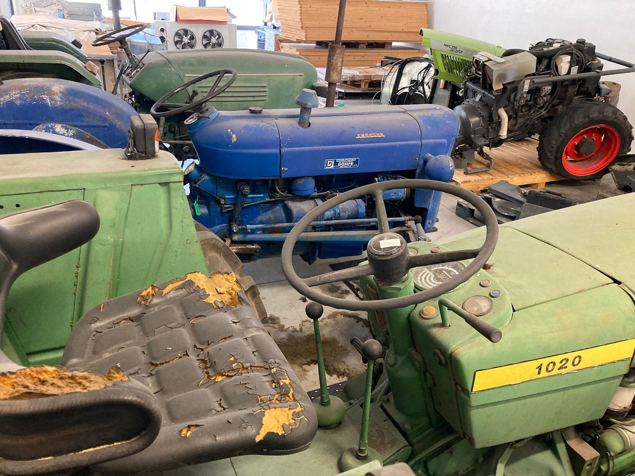 TRATTORE JOHN DEERE 1020 - Farm tractor: picture 2 TRATTORE JOHN DEERE 1020 - Farm tractor: picture 2