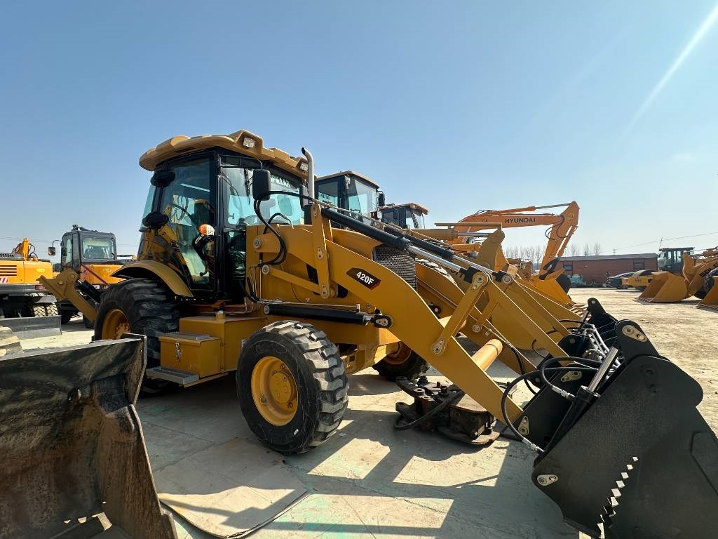 CAT 420 F  - Backhoe loader: picture 2 CAT 420 F  - Backhoe loader: picture 2