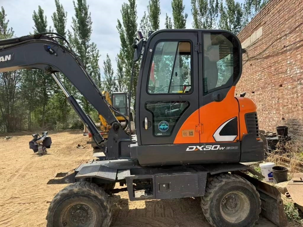 Doosan DX60W - Wheel excavator: picture 2 Doosan DX60W - Wheel excavator: picture 2