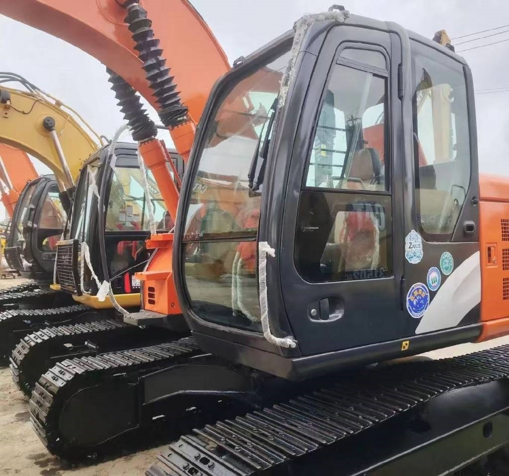 Hitachi 135US-6 - Crawler excavator: picture 4 Hitachi 135US-6 - Crawler excavator: picture 4