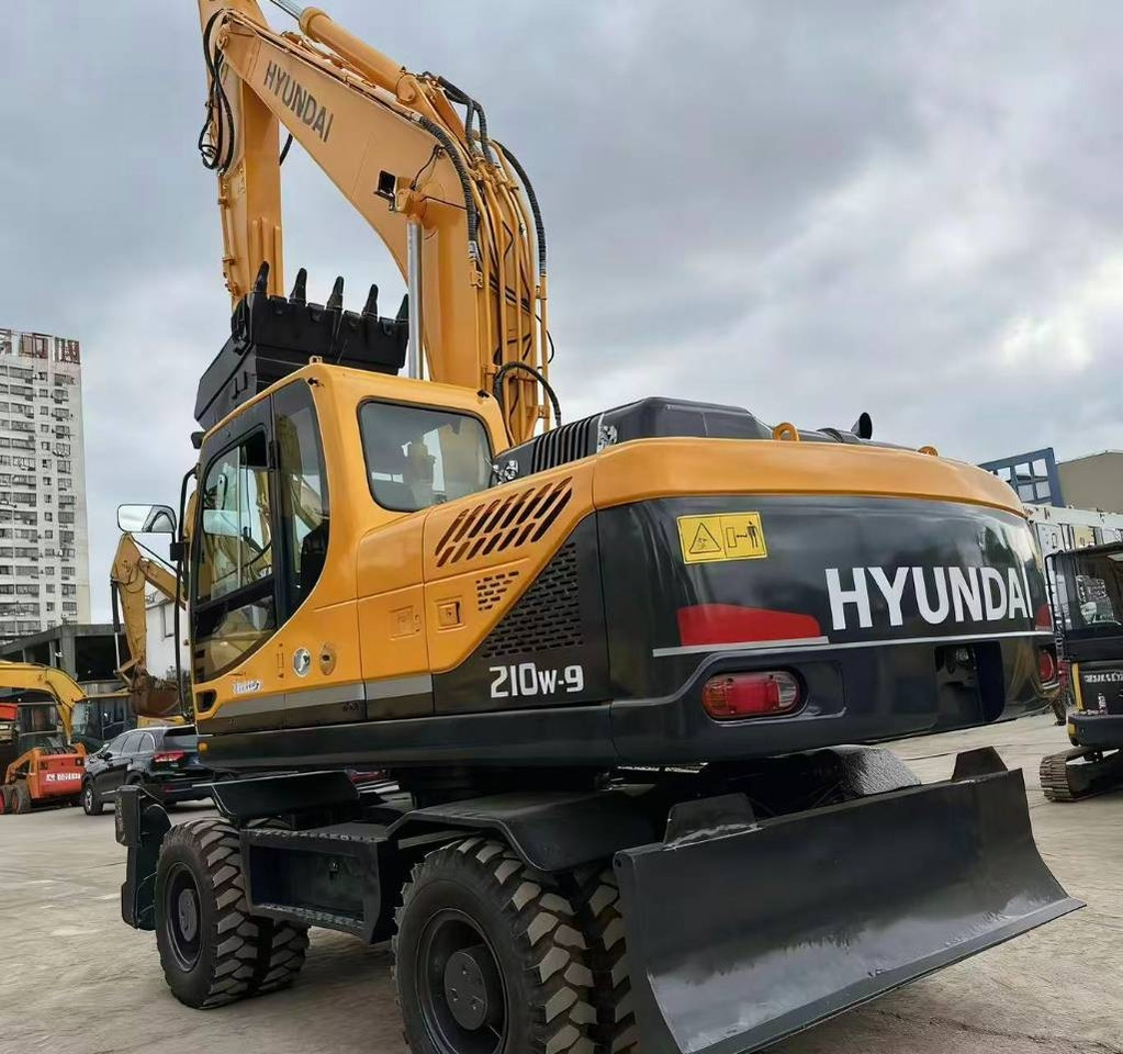 Hyundai 210W -9 - Wheel excavator: picture 1 Hyundai 210W -9 - Wheel excavator: picture 1
